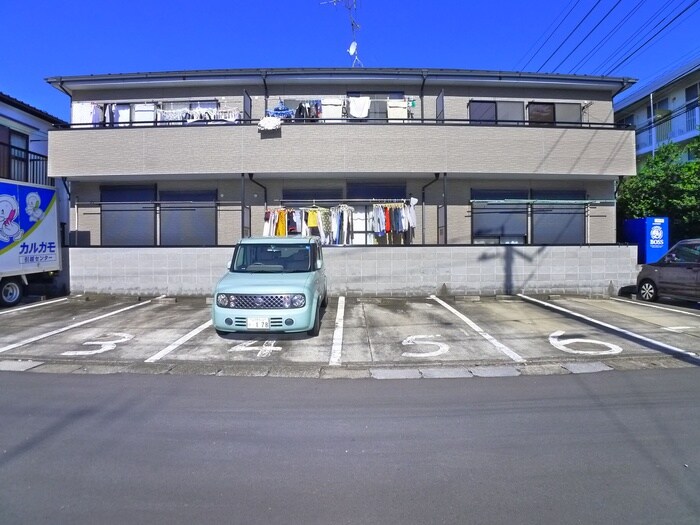 物件外観写真3　(駐車場)