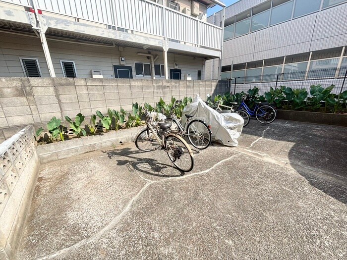 物件外観写真6　(駐輪場)