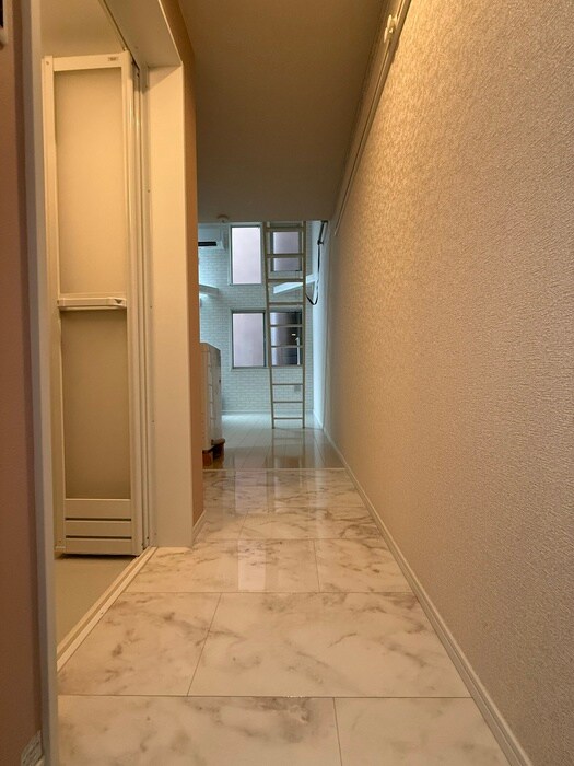 物件内観写真11　(廊下)