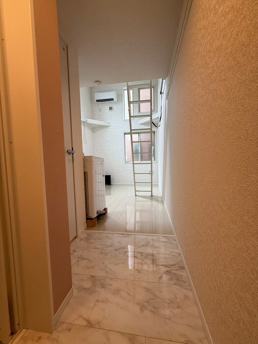 物件内観写真11　(廊下)