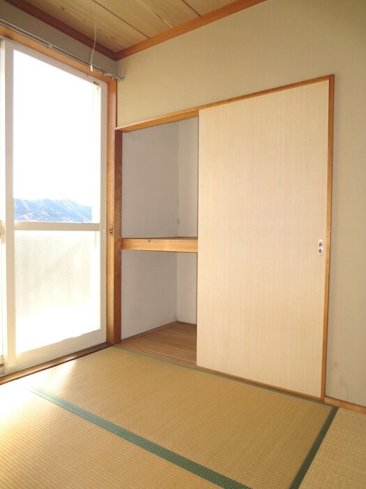 物件内観写真12　(収納)