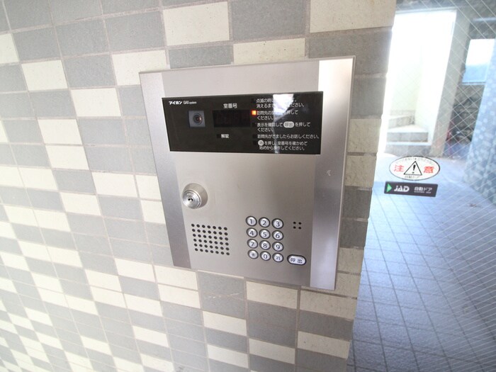 物件外観写真6　(エントランス部分)