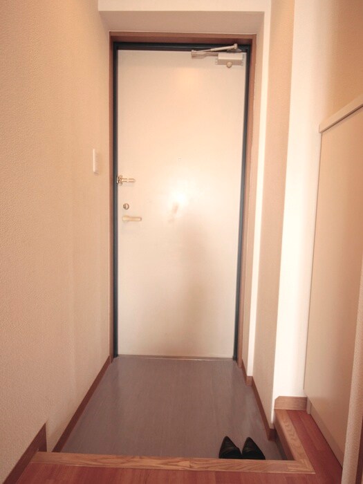 物件内観写真13　(玄関)