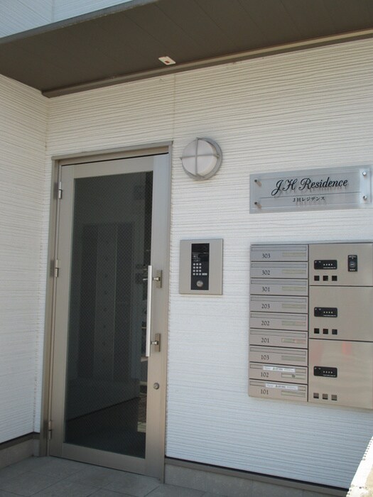 物件外観写真3　(エントランス部分)