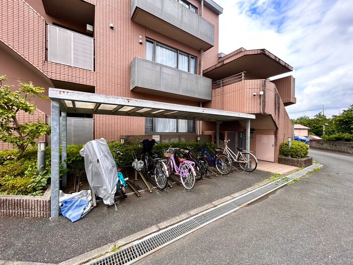 物件外観写真3　(駐輪場)