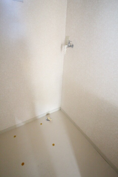 物件内観写真11　(洗濯機置場)