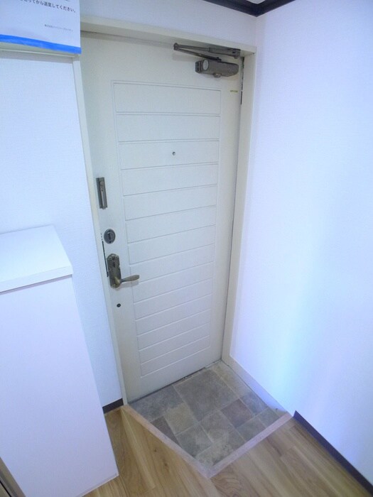 物件内観写真19　(玄関)