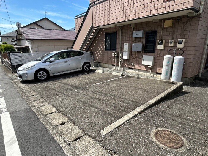 物件外観写真6　(駐車場)