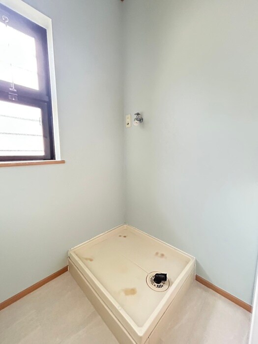 物件内観写真16　(洗濯機置場)