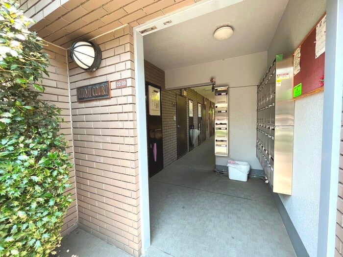 物件外観写真3　(エントランス部分)