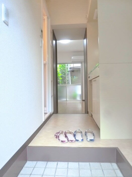 物件内観写真16　(玄関)