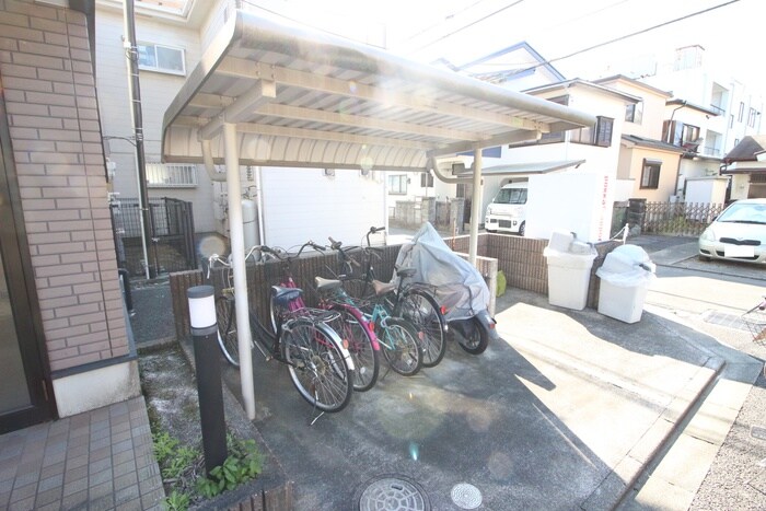 物件外観写真4　(駐輪場)
