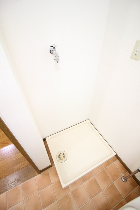 物件内観写真10　(洗濯機置場)