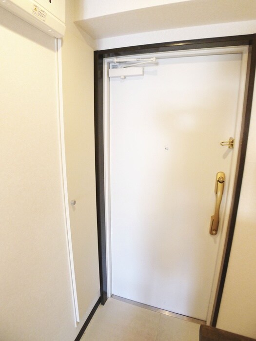 物件内観写真11　(玄関)