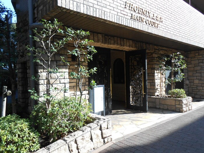 物件外観写真2　(エントランス部分)