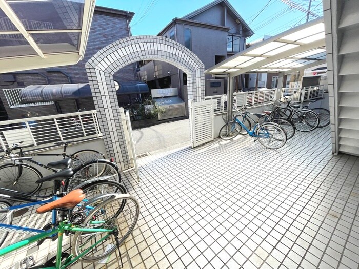 物件外観写真3　(駐輪場)