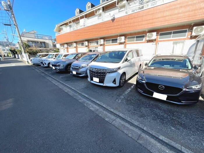 物件外観写真4　(駐車場)