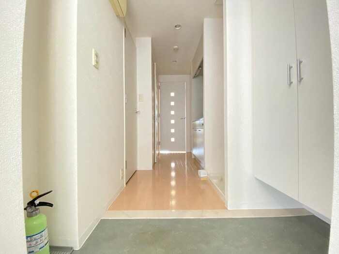 物件内観写真16　(玄関)