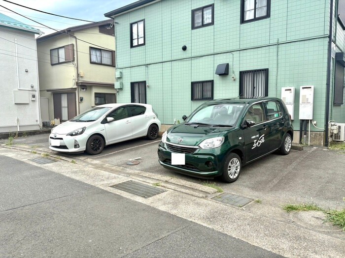 物件外観写真3　(駐車場)