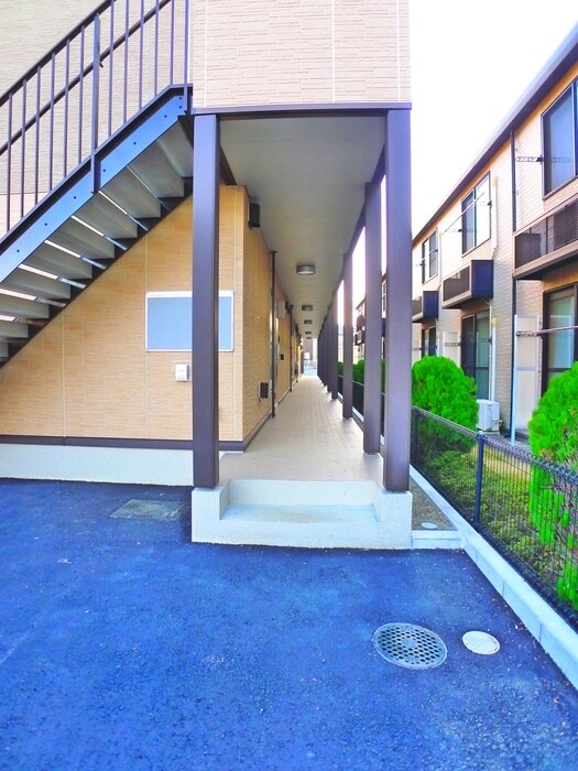 物件外観写真4　(エントランス部分)