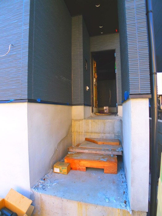 物件外観写真5　(エントランス部分)