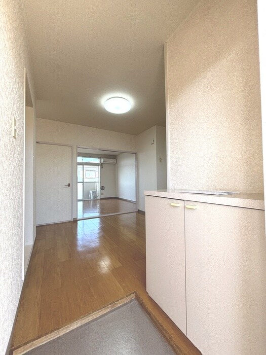 物件内観写真6　(玄関)