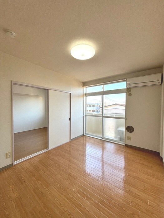 物件内観写真7　(室内からの展望)