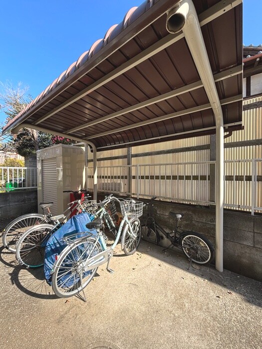 物件外観写真3　(駐輪場)