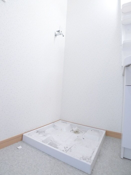 物件内観写真16　(洗濯機置場)