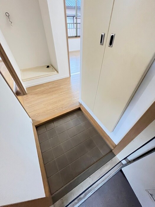 物件内観写真6　(玄関)