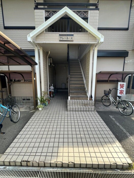 物件外観写真3　(エントランス部分)