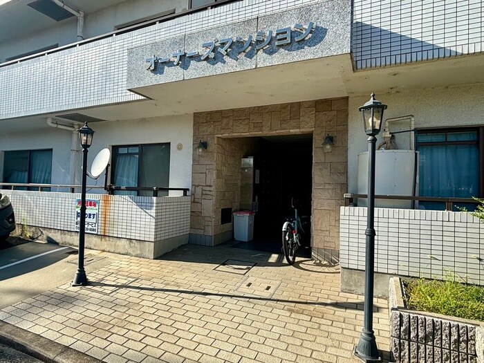 物件外観写真2　(エントランス部分)
