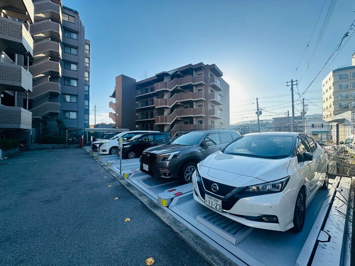 物件外観写真3　(駐車場)