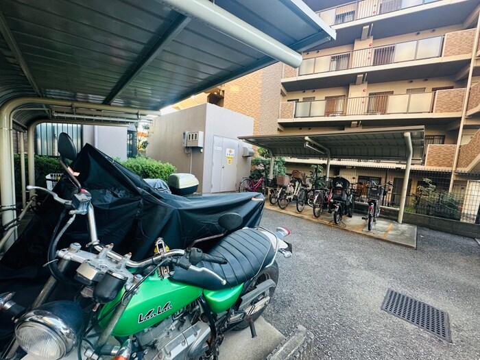 物件外観写真4　(駐輪場)