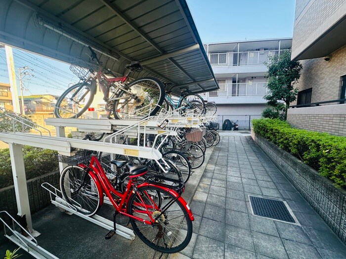 物件外観写真5　(駐輪場)