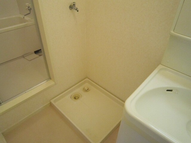 物件内観写真12　(洗濯機置場)