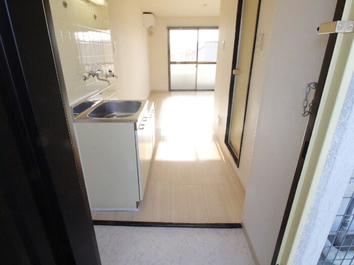 物件内観写真13　(玄関)