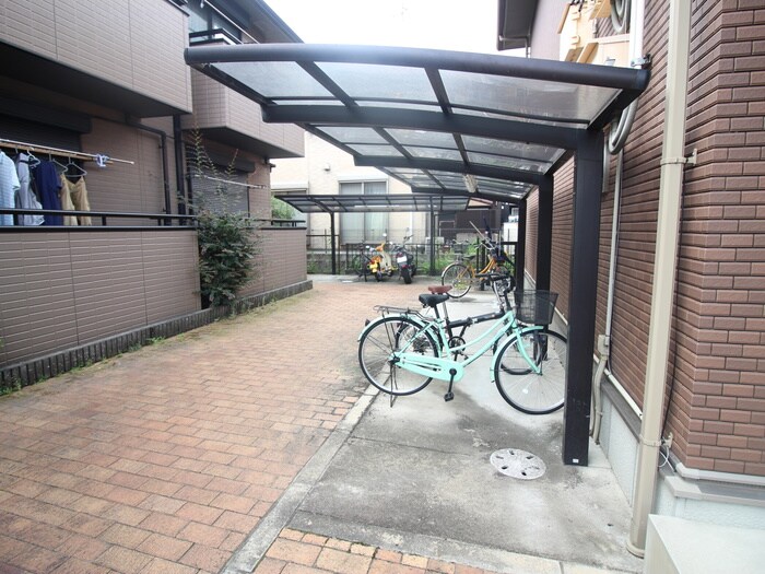 物件外観写真2　(駐輪場)