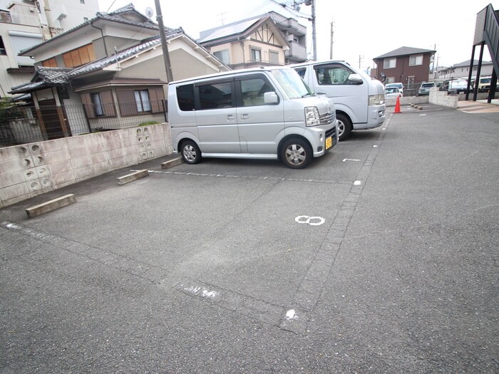物件外観写真3　(駐車場)