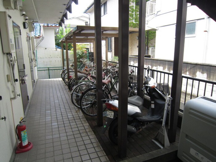 物件外観写真2　(駐輪場)