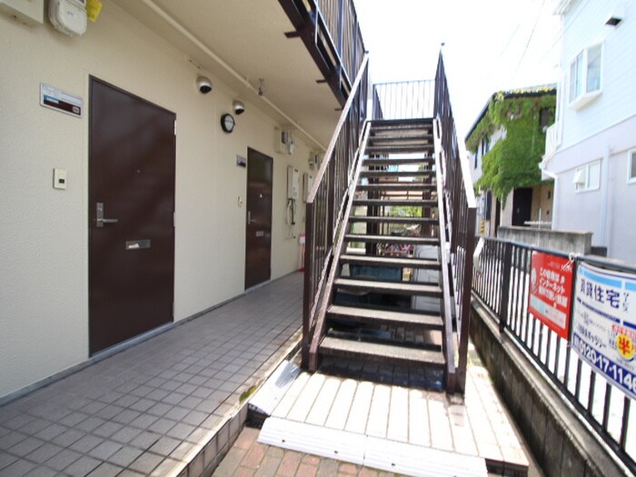 物件外観写真3　(エントランス部分)