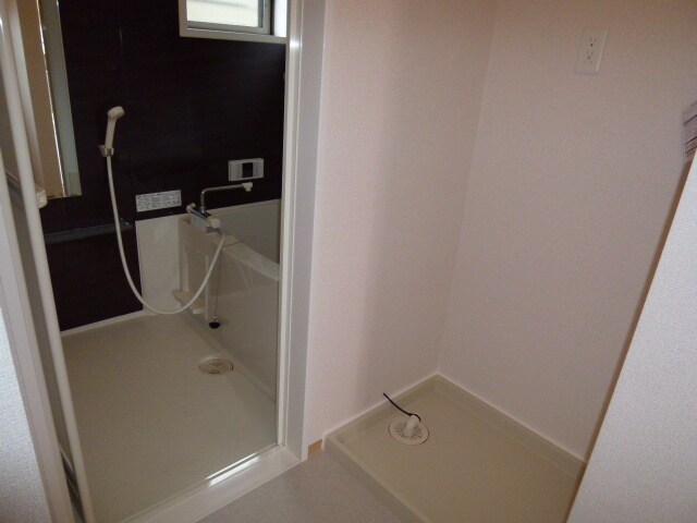 物件内観写真9　(洗濯機置場)