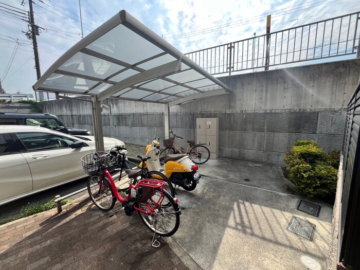 物件外観写真4　(駐輪場)