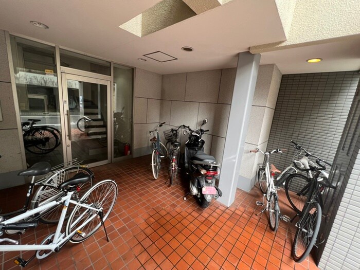 物件外観写真4　(駐輪場)