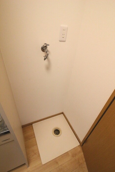 物件内観写真13　(洗濯機置場)