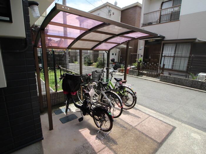 物件外観写真6　(駐輪場)