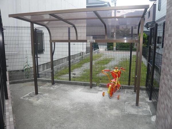 物件外観写真3　(駐輪場)