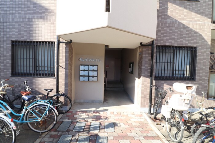 物件外観写真3　(エントランス部分)