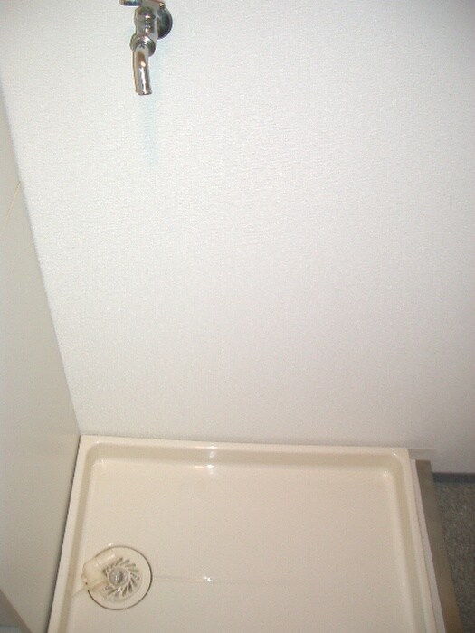 物件内観写真10　(洗濯機置場)