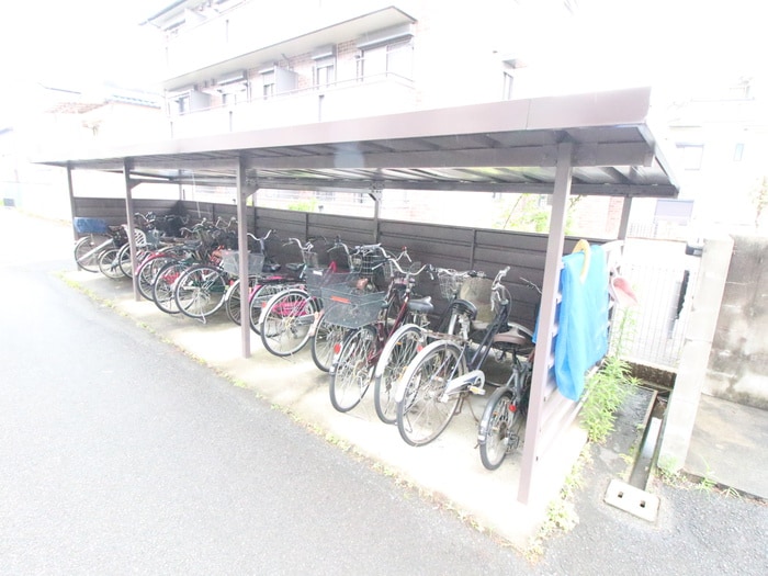 物件外観写真4　(駐輪場)
